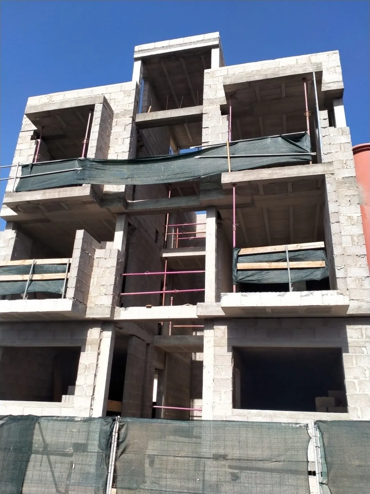 Estructura de vivienda plurifamiliar en construcción