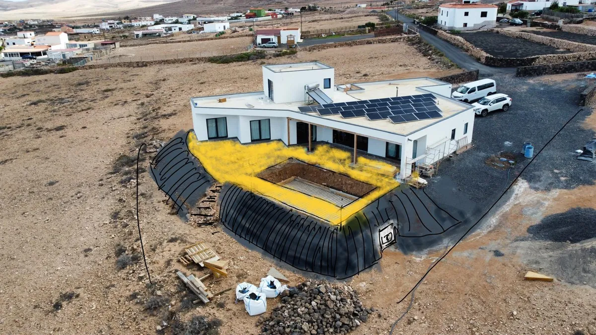 Vivienda unifamiliar de obra nueva con placas solares